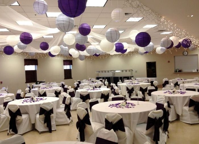 How to Decorate a Wedding Reception Room with American High School Hip Style